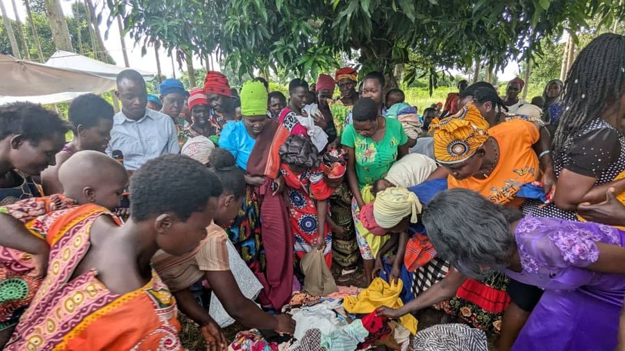 Women and children of the Turikumwe community gathered together